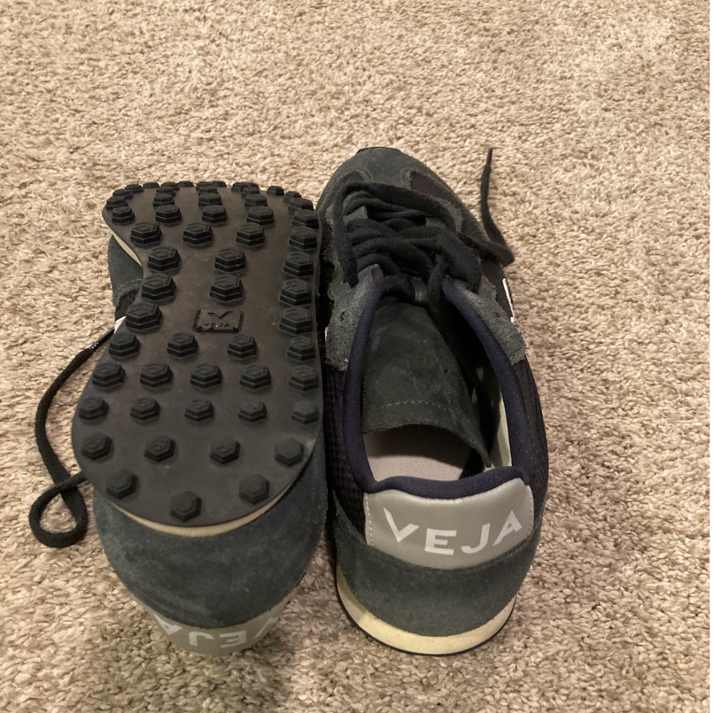 Veja sneakers. Black. Size 39.